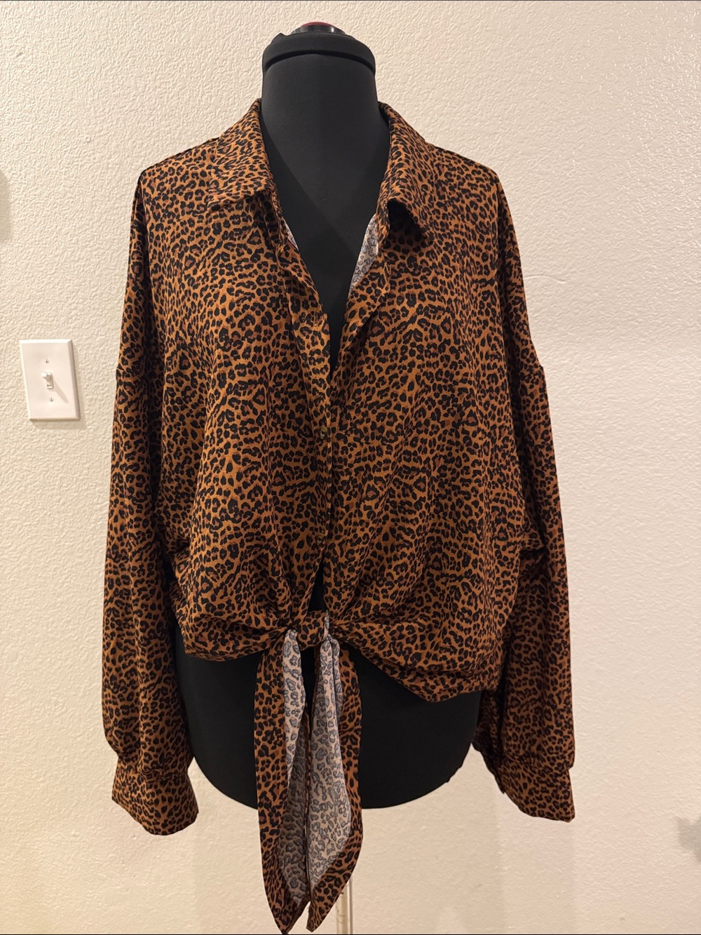 SHEIN CURVE Brown Leopard Print Tie-Front Button Down Shirt - Picture 7 of 7